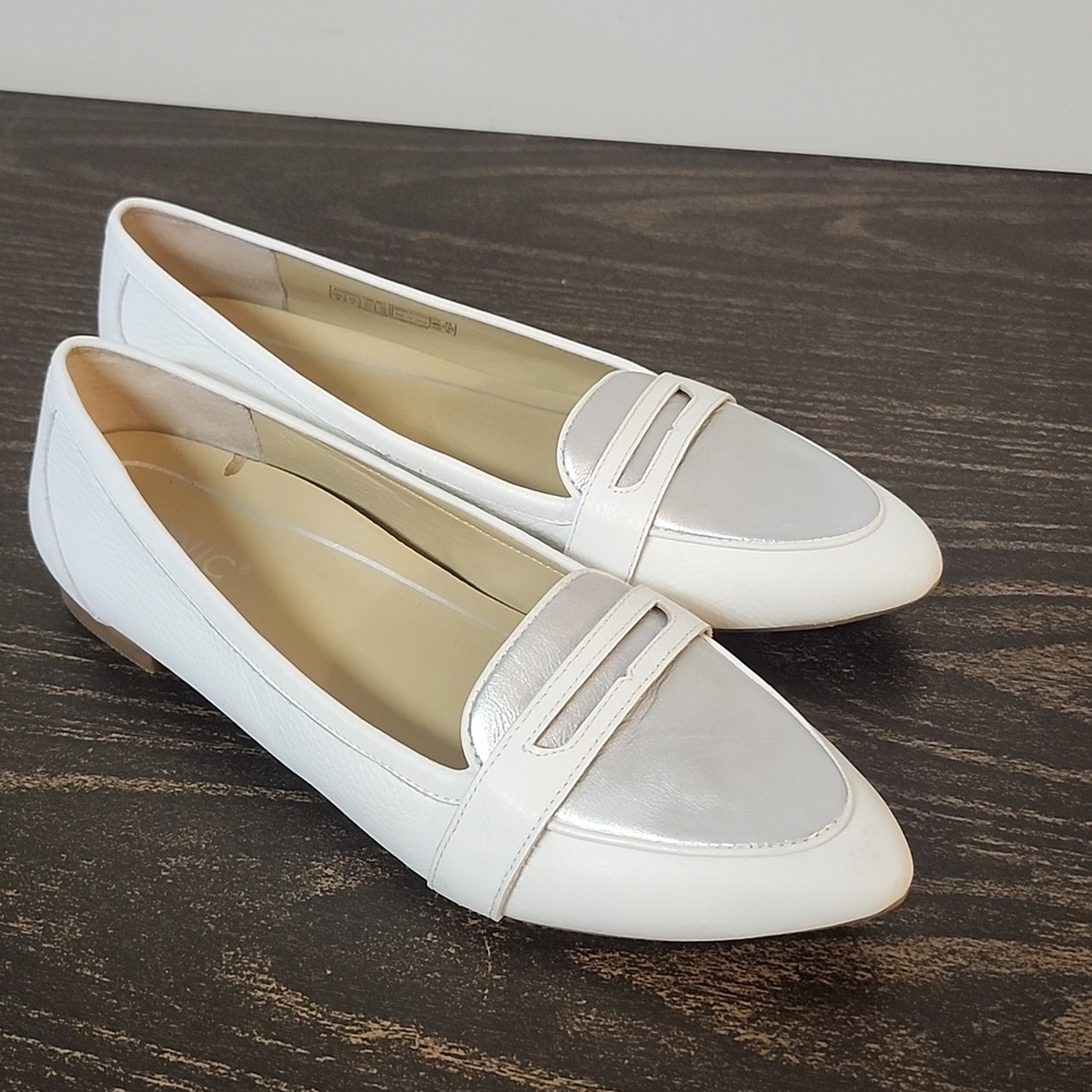 Vionic Savannah Suede Loafers Size 9 White